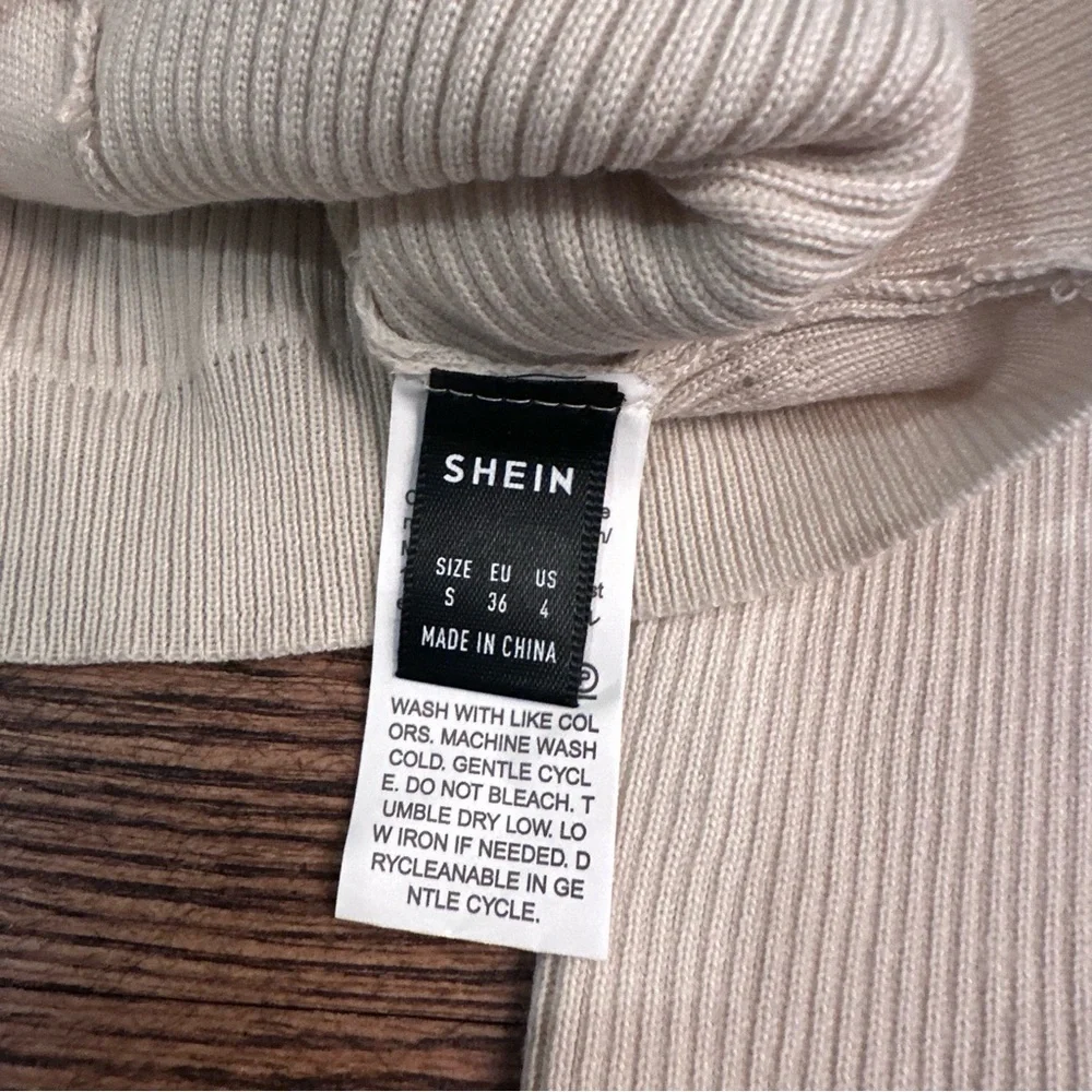 Collared V Neck Sweater Cropped - Picture 4 of 4